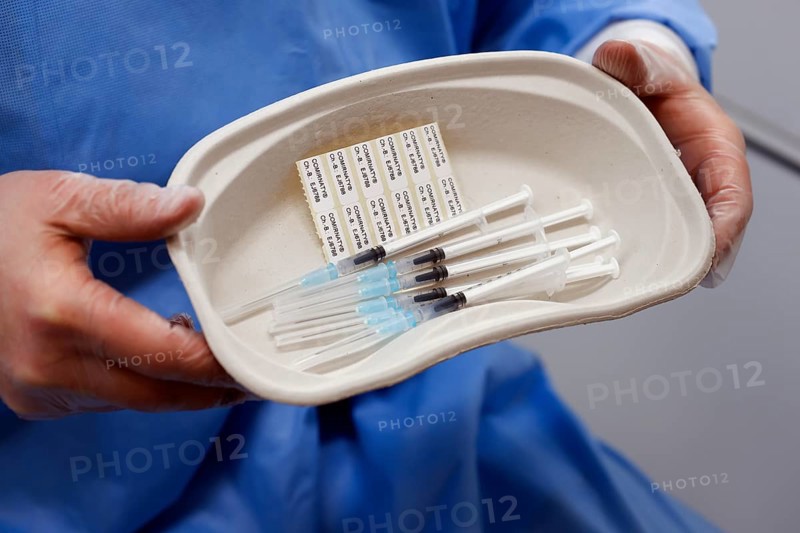 Essen, North Rhine-Westphalia, Germany - Vaccination start at the Corona Vaccination Centre Essen, drawing up the vaccination syringes, BioNTech-Pfizer vaccine, 6 vaccine doses are drawn from one ampoule onto vaccination syringes
