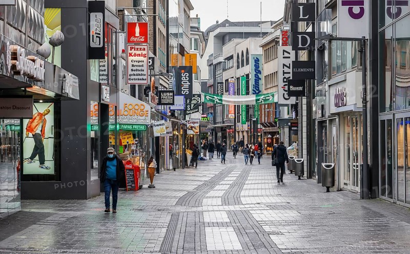 Cologne, North Rhine-Westphalia, Germany - Cologne city centre in times of the corona crisis during the second lockdown, the shops are closed, only a few passers-by stroll along Hohe Straße on Friday afternoon