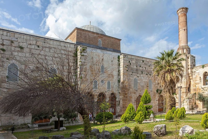 Isabey Mosque, inner courtyard with minaret, Selçuk, Lycia, Turkey, Asia