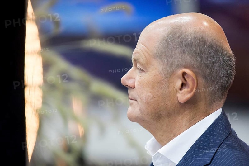 Olaf Scholz (Chancellor of the Federal Republic of Germany, SPD) on a press tour of the IFA (Internationale Funkausstellung) exhibition at the trade fair grounds, Berlin, 06/09/2024