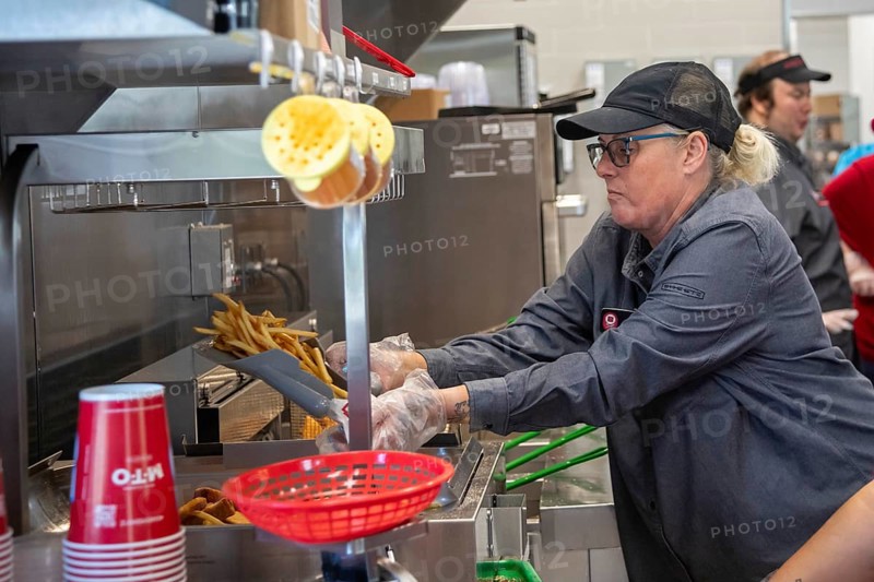 Romulus, Michigan USA, 27 August 2024, Workers filled fast food orders as Sheetz opened its first Michigan gas station and convenience store. The family-owned company operates more than 700 stores, mostly in eastern states
