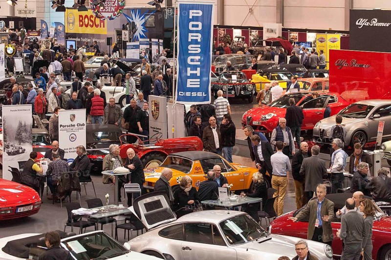 Essen.27.03.14 JE, Visitor at the Techno Classica trade fair for vintage, classic and prestige cars, motorsport, motorbikes, spare parts and restoration, Essen, 27.03.2014, Essen, North Rhine-Westphalia, Germany, Europe