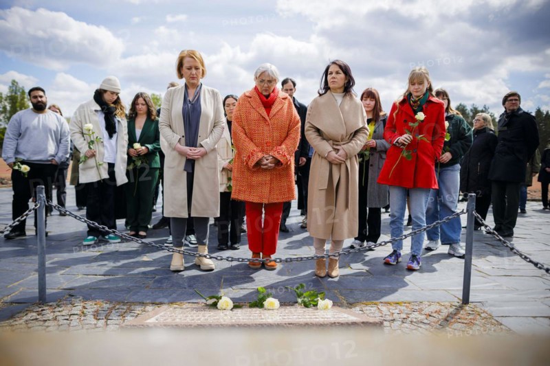 Visit to the Sachsenhausen Concentration Camp Memorial on the occasion of the programme 'Äô Youth Remembers 'Äô. (L-R) : Lisa Paus (Alliance 90/The Greens), Federal Minister for Family Affairs, Senior Citizens, Women and Youth, Claudia Roth (Alliance 90/The Greens), Minister of State for Culture and the Media, Annalena Bärbock (Alliance 90/The Greens), Federal Foreign Minister, lay flowers at a memorial stone. Oranienburg, 23.04.2024. Photographed on behalf of the Federal Foreign Office
