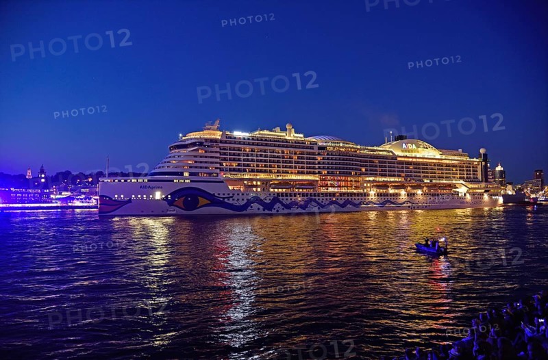 Europe, Germany, Hamburg, Elbe, View over the Elbe, Passenger ship AIDAprima with festive lighting, Hamburg, Hamburg, Federal Republic of Germany, Europe