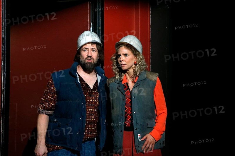 Citizens Lars Dietrich and Sabine Fürst at the photo rehearsal on Stasi, stress and stumbling blocks at the Schlossparktheater Berlin on 4 September 2024