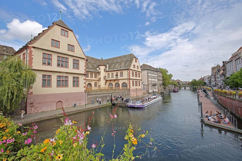 Musée historique, historical museum, Ill, river with boat traffic, sightseeing, tourism, city tour, group of people, jetty, sitting, idyll, Grande Île, Strasbourg, Bas-Rhin, Alsace, France, Europe