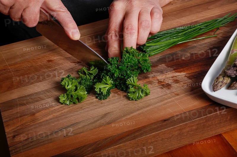 South German cuisine, vegetables, vegetarian, cutting parsley for vinaigrette, chives, preparation, green asparagus with rhubarb vinaigrette and potato gratin, healthy, traditional cuisine reinterpreted, knife, cutting board, men's hands, food photography, studio, Germany, Europe