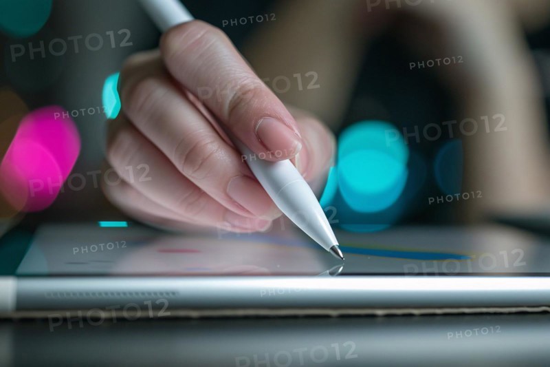 Close up of female hand writing with white pen on computer tablet. KI generiert, generiert, AI generated