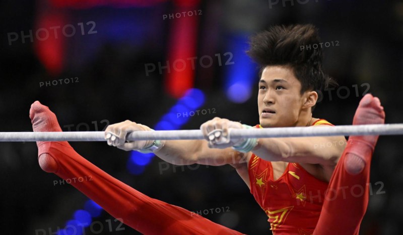 Wei Sun CHN on high bar, gymnastics, artistic gymnastics, gymnast, men, EnBW DTB-Pokal, Porsche-Arena, Stuttgart, Baden-Württemberg, Germany, Europe