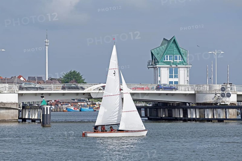 Bascule bridge, sailing boat, Kappeln, Schlei, Schleswig-Holstein, Germany, Europe