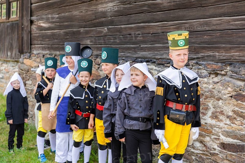 Minister President Michael Kretschmer visits Schneeberg on the occasion of the Mountain Dispute Day. Here is a performance by the children's group from Kinderhaus Neustädtel e.V., Siebenschlehner Pochwerk, Schneeberg, Saxony, Germany, Europe