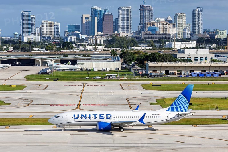 A United Airlines Boeing 737 MAX 8 aircraft with the registration number N17322 at Fort Lauderdale Airport, USA, North America