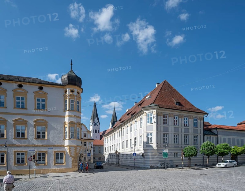 Historic buildings at Leonrodplatz, left Ulmer Hof, right Bischofspalais behind towers of the cathedral, Eichstätt, Upper Bavaria, Germany, Europe