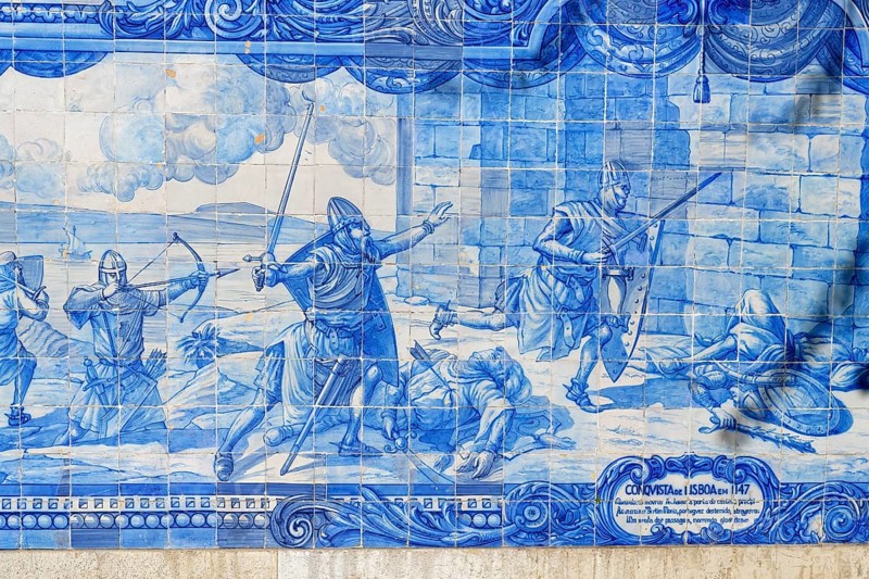 Santa Luzia Garden or Julio de Castilho Garden with azulejos painted tiles representing the conquest of Lisbon in 1147, Lisbon, Portugal, Europe