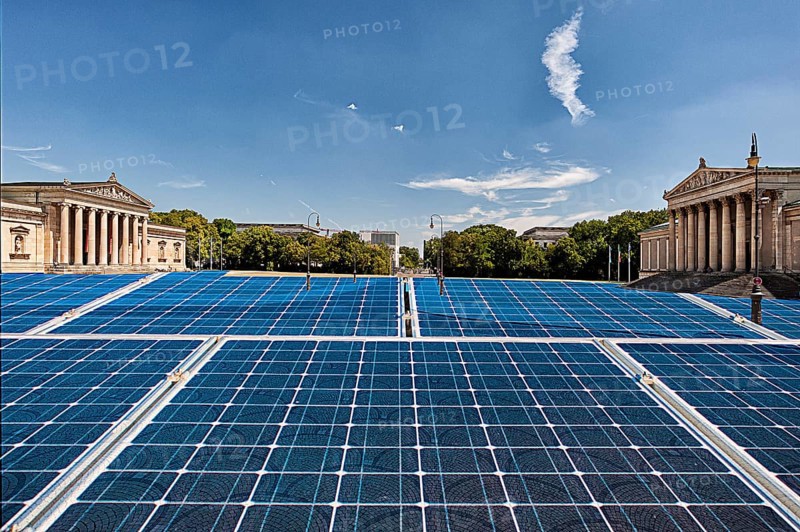 Symbolic image, solar park in the city, Königsplatz Munich with modules, fictitious example photo, renewable energy, green energy, hydropower, wind power, solar energy, solar power, photovoltaics, climate change, climate protection, CO2 emissions, ecology, greenhouse gases, Germany, Europe