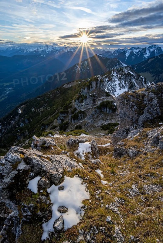 Mountain panorama, mountain landscape with sun star at sunset, at the summit of the Kramerspitz, in autumn, Ammergau Alps, in autumn, Bavarian Prealps, Bavaria, Germany, Europe