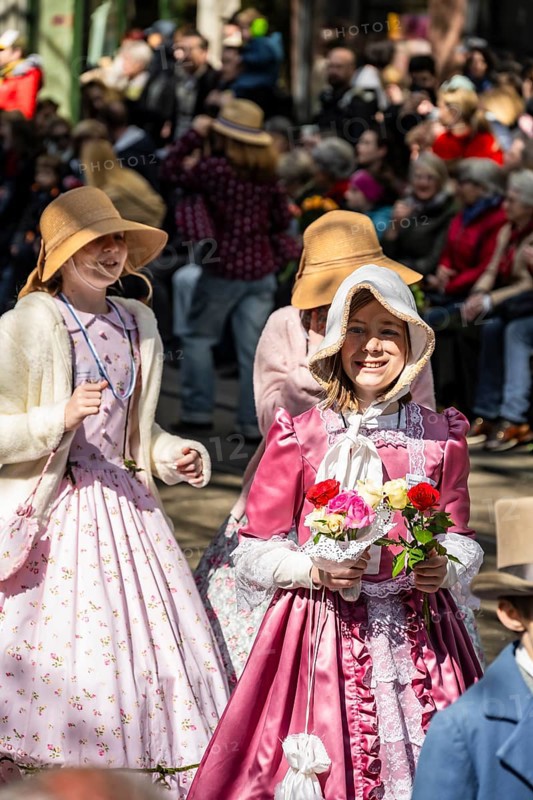 Girls with flowers, parade of historically costumed guildsmen, Sechseläuten or Sächsilüüte, Zurich Spring Festival, Zurich, Switzerland, Europe
