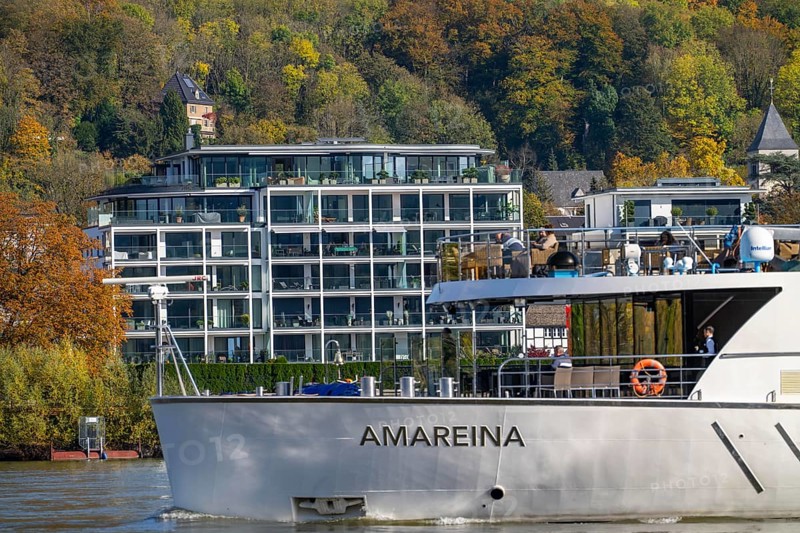 Residential buildings, modern residential complex directly on the Rhine, below the Drachenfels, Siebengebirge, Bad Honnef Rhöndorf, Rhine promenade, river cruise ship Amareina on the Rhine, North Rhine-Westphalia, Germany, Europe