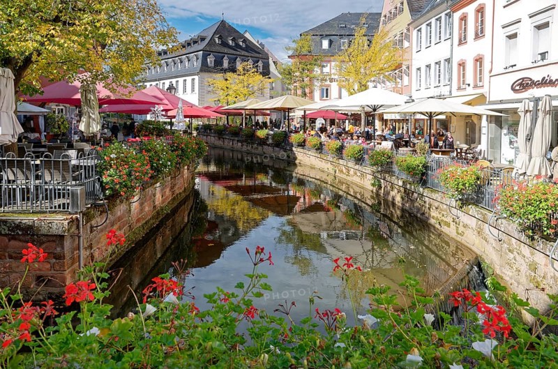 Gastronomy and tourism on both sides of the Leuk in Saarburg town centre. Saarburg, Rhineland-Palatinate, Germany, Europe