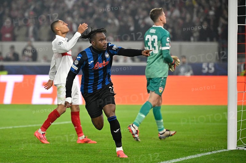 Goal celebration Ademola Lookman Atalanta BC Bergamo (11) Enzo Millot VfB Stuttgart (08) Goalkeeper Alexander Nuebel VfB Stuttgart (33) disappointed, Champions League, MHPArena, MHP Arena Stuttgart, Baden-Württemberg, Germany, Europe