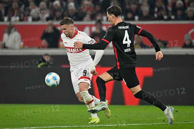 Duel, action Ermedin Demirovic VfB Stuttgart (09) against Robin Koch Eintracht Frankfurt SGE (04) MHPArena, MHP Arena Stuttgart, Baden-Württemberg, Germany, Europe
