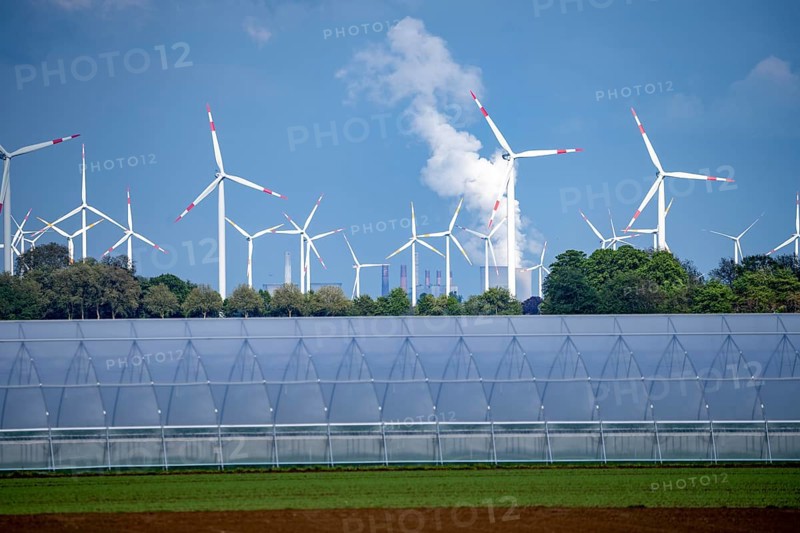Agriculture, large areas with foil tunnels, for growing strawberries, south of Lövenich, belongs to Erkelenz, in the district of Heinsberg, wind farm, Neurath lignite-fired power station, North Rhine-Westphalia, Germany, Europe