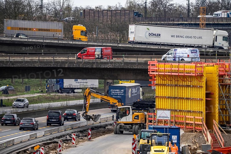 Duisburg-Kaiserberg motorway junction, complete reconstruction and new construction of the A3 and A40 junction, all bridges, ramps, carriageways are being renewed and partly widened, 8 years construction time, railway bridges running there are also being renewed, North Rhine-Westphalia, Germany, Europe