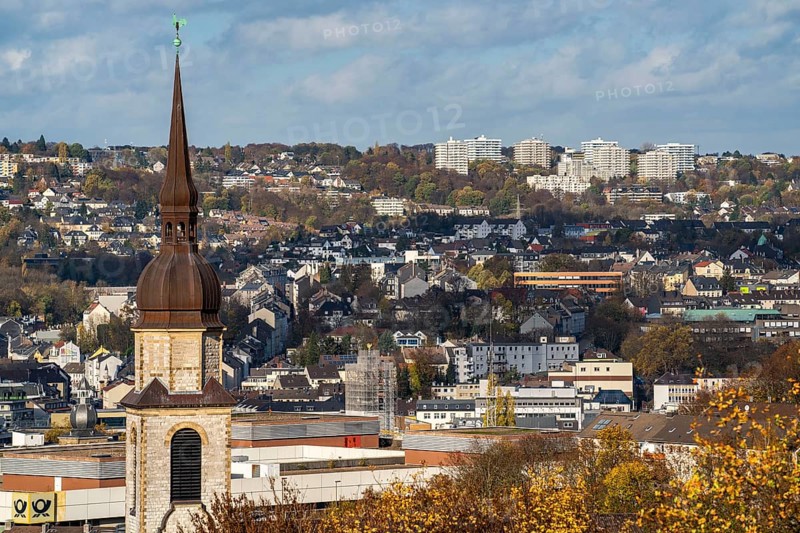View over Wuppertal, to the north, city centre district Elberfeld, view over Nordstadt to Wuppertal-Katernberg, North Rhine-Westphalia, Germany, Europe