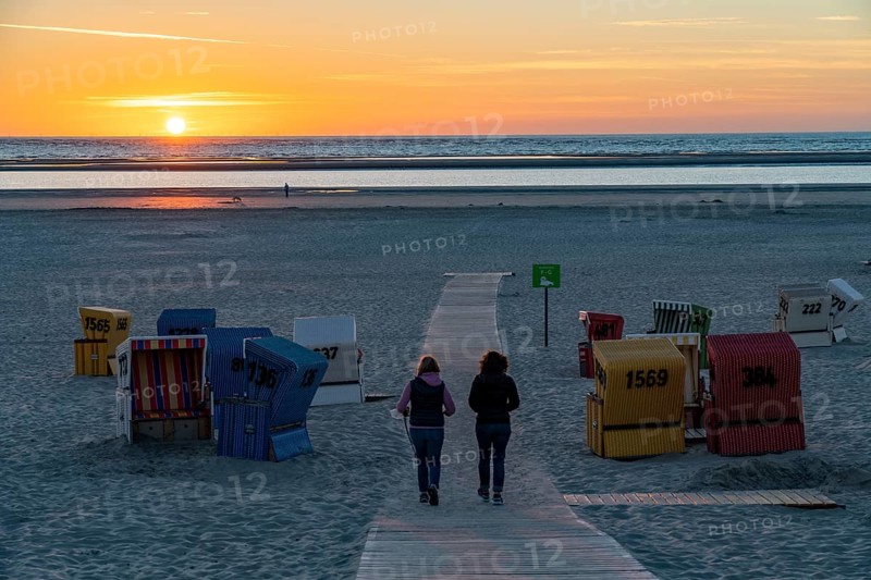 North Sea island of Langeoog, early summer, shortly after the first easing of the lockdown in the Corona crisis, still quite few tourists on the beach, beach chairs, Lower Saxony, Germany, Europe