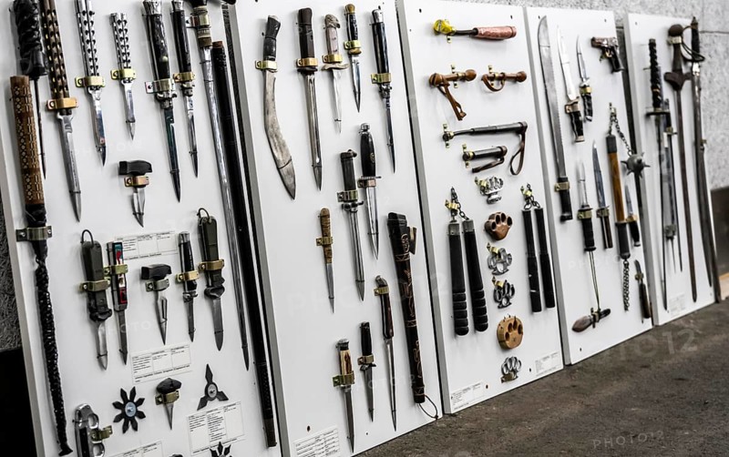 Prohibited weapons seized by the police, cutting and stabbing weapons, knives, machetes, switchblades, brass knuckles, batons, a representation of the police
