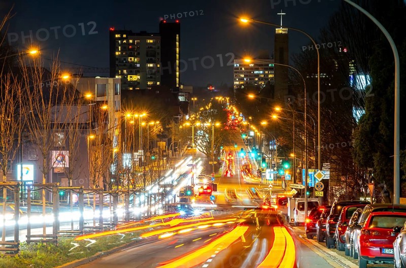 Evening city centre traffic, rush hour, Alfredstraße, B224, in Essen, Germany, Europe