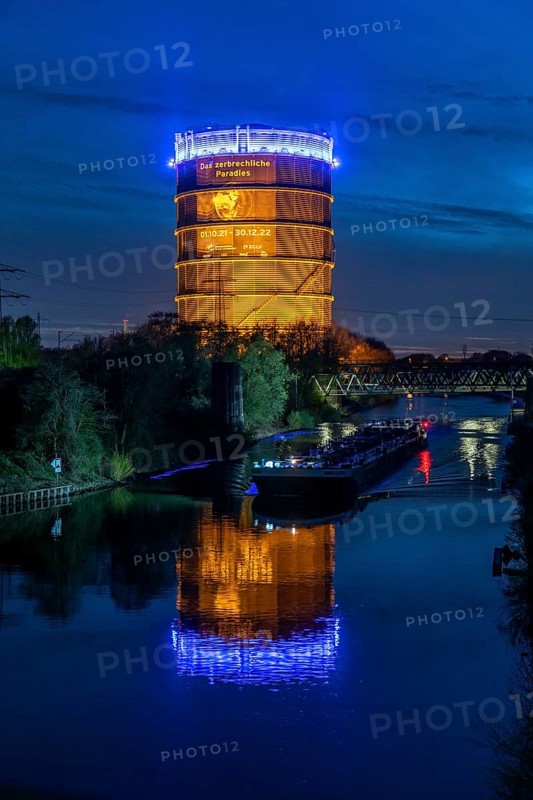 Neue Mitte Oberhausen, Gasometer exhibition hall, after renovation, Rhine-Herne Canal, evening lighting, canal boat, exhibition The Fragile Paradise, North Rhine-Westphalia, Germany, Europe