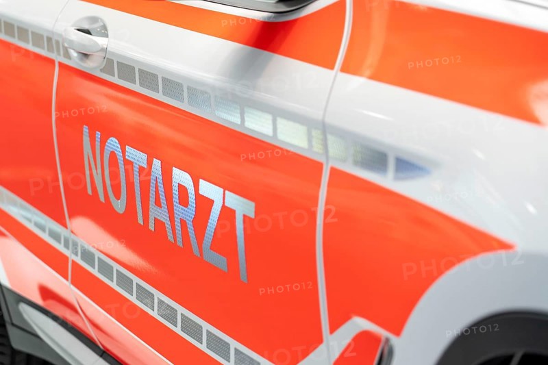 Emergency doctor vehicle, inscription on the door