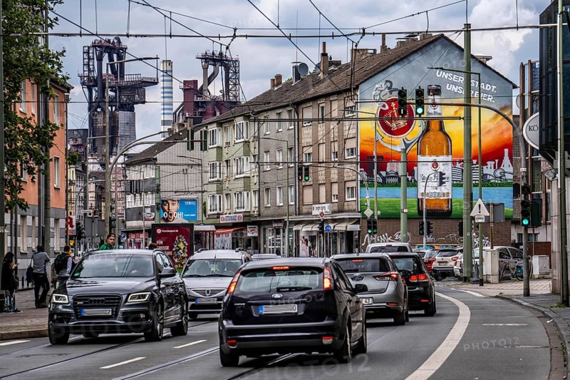Friedrich-Ebert-Straße in Duisburg-Beeck, near the König brewery, view to the north of the Thyssenkrupp Steel steelworks, blast furnaces 8 + 9 in Duisburg-Bruckhausen, North Rhine-Westphalia, Germany, Europe