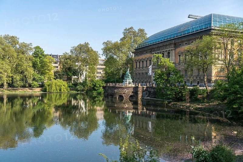 Kaiserteich and Ständehaus, state capital Düsseldorf, North Rhine-Westphalia, Germany, Europe