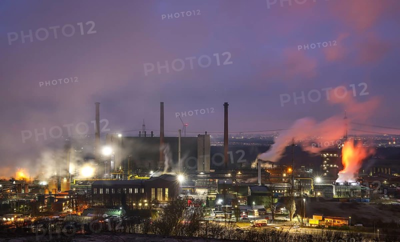 Bottrop, North Rhine-Westphalia, Germany, The Prosper coking plant is one of three operating coking plants in the Ruhr area. The Prosper coking plant is the last coking plant to be operated by the successor company to Ruhrkohle AG, RAG Deutsche Steinkohle AG. It was taken over by the steel group ArcelorMittal in 2011. The coking plant is designed for an annual production of almost two million tonnes of coke. At the back right, the skyline of Essen city centre, Europe