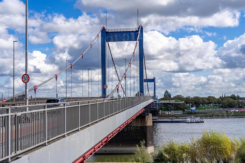 The Friedrich Ebert Bridge over the Rhine between Ruhort and Homberg, Duisburg, North Rhine-Westphalia, Germany, Europe
