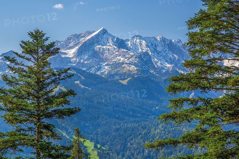 Alpspitze 2628m in the Wetterstein mountains, Garmisch-Partenkirchen, Loisachtal, Werdenfelser Land, Upper Bavaria, Bavaria, Germany, Europe