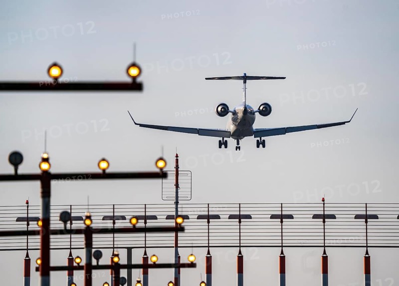 Aircraft approaching the main runway south, 05R/23L, runway lighting, approach aids, at Düsseldorf International Airport, North Rhine-Westphalia, Germany, Europe
