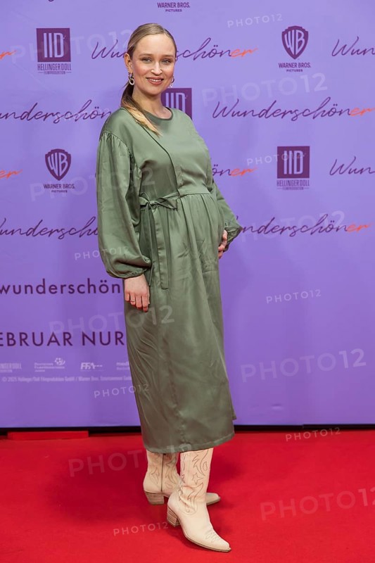 Caro Cult pregnant at the premiere of the film Wunderschöner at the Berlin Zoo Palast on 04.02.2025