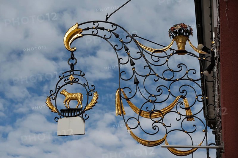 Nose sign of the Hotel Goldenes Lamm, Hauptstraße 45, Rottweil, Baden-Württtemberg, Germany, Europe