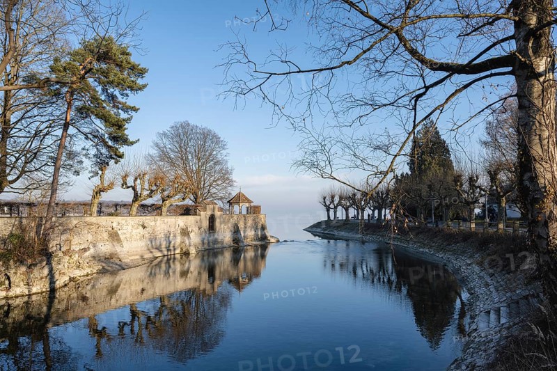 The island canal on the shore of Lake Constance and the Constance funnel, Dominican Island on the left, the city garden on the right, district of Constance, Baden-Württemberg, Germany, Europe