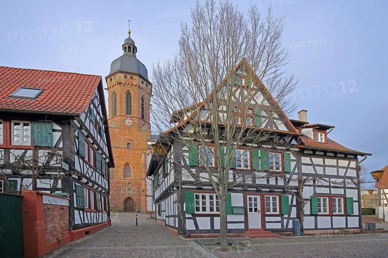 Late Gothic St George's Church and half-timbered houses in the Turmgasse, landmark, Kandel, Bienwald, Rhineland-Palatinate, Germany, Europe