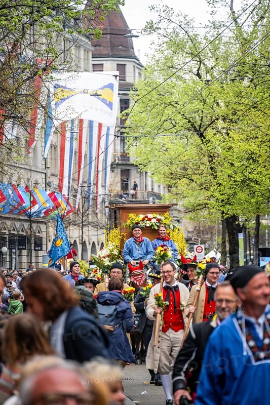 Parade of historically costumed guildsmen, Sechseläuten or Sächsilüüte, Zurich Spring Festival, Zurich, Switzerland, Europe