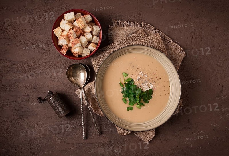 Cream soup, mashed soup, beige, mushroom, onion, cauliflower, vegetarian soup