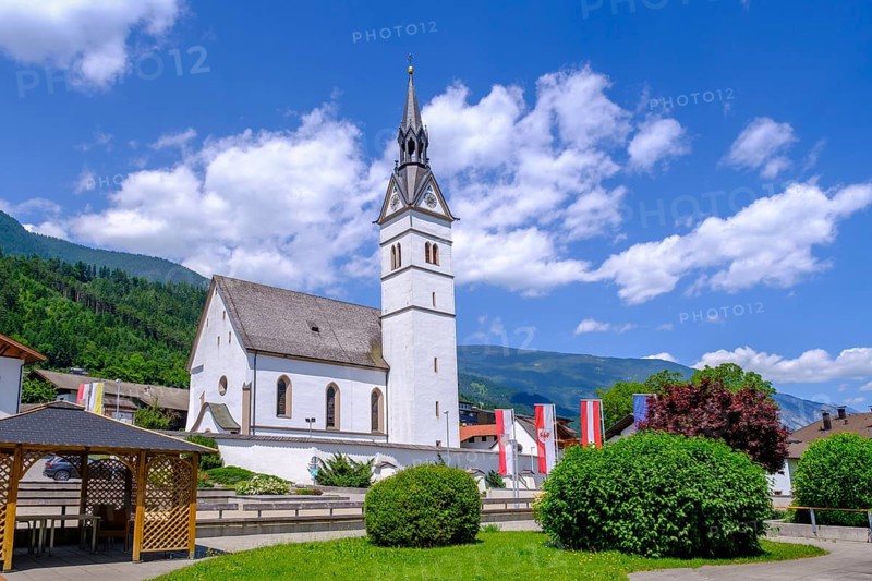 Parish Church of St Peter and St Paul, Vomp, Inntal, Tyrol, Austria, Europe