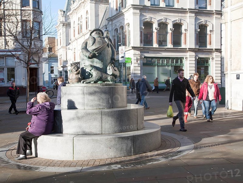 The Giles statue commemorates the well loved Grandma character featured in the cartoons of Carl Giles (lived 1916-1995), Ipswich, Suffolk, England, United Kingdom, Europe