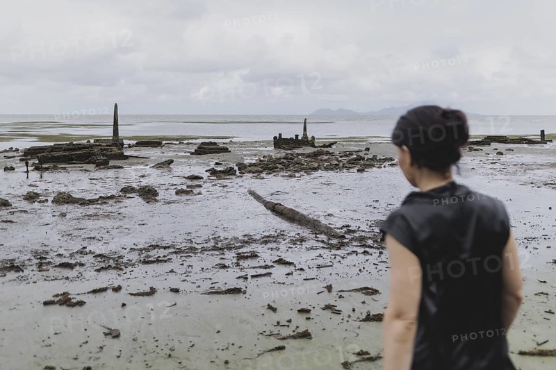 Annalena Bärbock (Bündnis 90/Die Grünen), Federal Foreign Minister, pictured at graves flooded by rising sea levels near the settlement of Togoru, 07.05.2024. Bärbock is travelling to Australia, New Zealand and Fiji for political talks / Photographed on behalf of the Federal Foreign Office