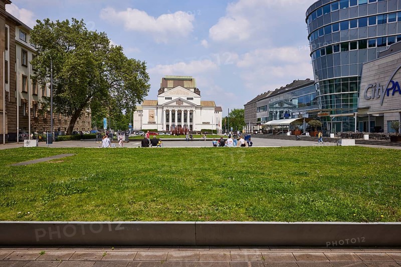 König-Heinrich-Platz with district court, opera house and CityPalais shopping centre in Duisburg city centre, Ruhr district, independent city, North Rhine-Westphalia, Germany, Europe