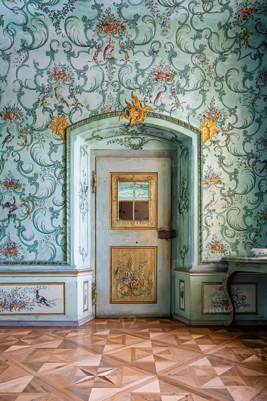Ornamentally decorated wall and artistically painted door in the former secretary's office, Salem Castle, former imperial abbey, former monastery of Order of Cistercians, Salem, Lake Constance, Lake Constance district, Baden-Württemberg, Germany, Europe